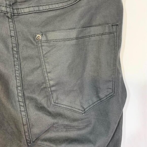 𝅺WOMAN’S moto pants. Lyocell fabric. Stretch. Zipper ankle. Size 31. Black. - Picture 8 of 10